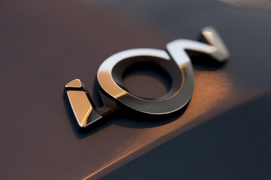  Peugeot iOn 2011 года  (фото 15 из 38)
